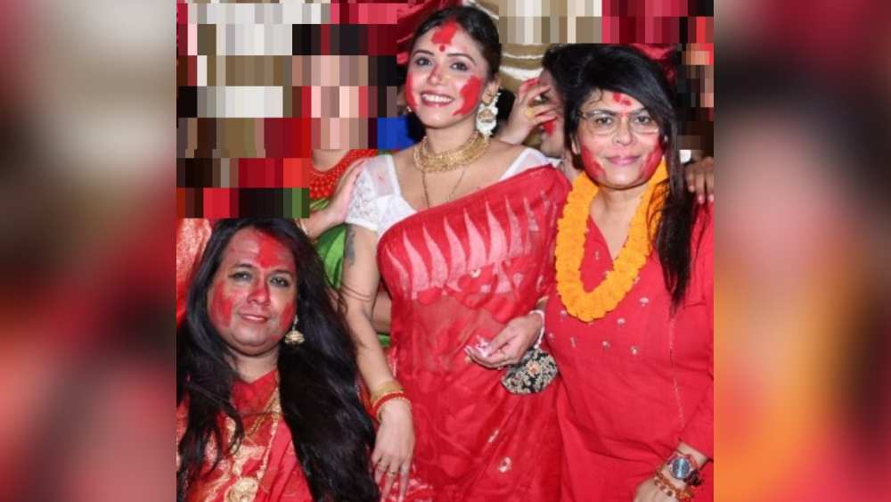রূপান্তরকামী রঞ্জিতা সিংহের উদ্যোগে একটি পুজো হয় কলকাতার কালিকাপুরে। আয়োজকরা তার নাম দিয়েছেন গরিমা গৃহে রূপান্তরকামীদের পুজো। গত ৪ বছর ধরে সেখানে উদ্যাপনে মাতেন রূপান্তরকামীরা।।