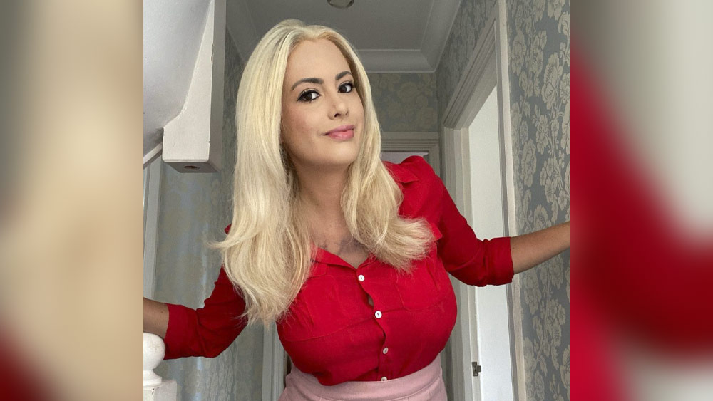 ৩১ বছরের ওই ছাত্রীর নাম লরা আর্মহার্স্ট। লরা ব্রিটেনের একটি কলেজে রাষ্ট্রবিজ্ঞান নিয়ে পড়াশোনা করেন। আবার একই সঙ্গে জলবায়ু পরিবর্তন সংক্রান্ত এক কর্মীও তিনি। 