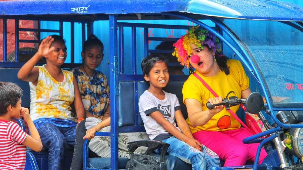 বাচ্চাদের সঙ্গে শীতল