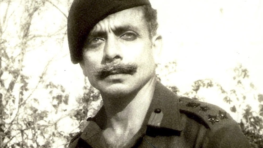 পরে অবশ্য তাঁর বাহিনীর সেনা কর্মীরা পাকিস্তানের এক সেনা চিকিৎসককে বন্দি করে আনেন ইয়ানের চিকিৎসার জন্য। সেই পাক চিকিৎসকই ইয়ানের পায়ে অস্ত্রোপচার করেন।