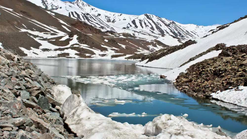 শতদ্রু ও স্পিতি নদীর মিলনস্থলের কাছেই নাকো লেক, যা পর্যটকদের কাছে বড় আকর্ষণ। নাকোর পাশে আবার শ্রীখণ্ড পাহাড়। রয়েছে বৌদ্ধ মন্দির, ভীমকালী মন্দির। 