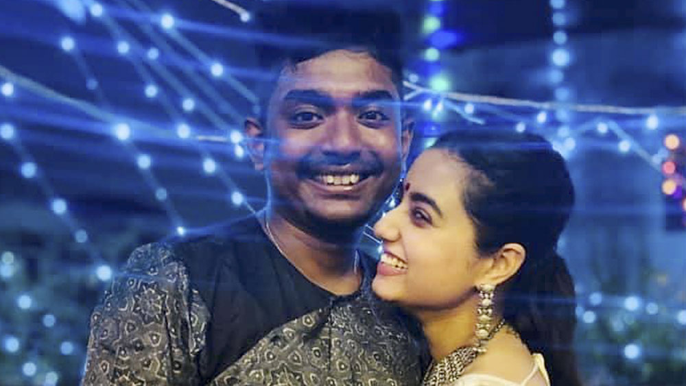 আনন্দবাজার অনলাইনকে স্বস্তিকা বলেছিলেন, ‘‘দশমী মানেই পুজো শেষ। আমরাও শহর ছাড়ছি। পাঁচটি দিন আমাদের মতো করে কাটাব দার্জিলিংয়ের কাছে ছোট্ট গ্রাম সিডিতে।’’