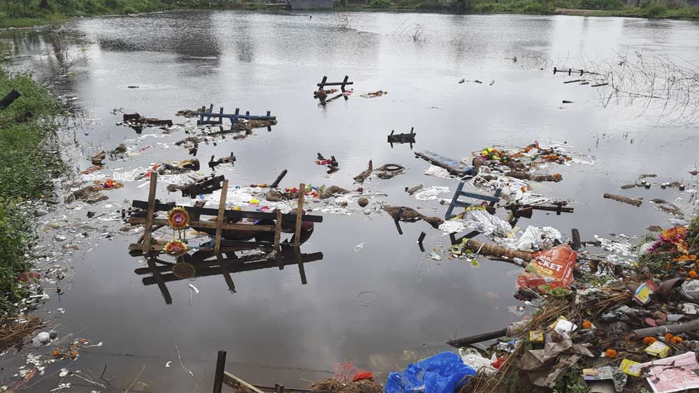 মিছরি বাঁধের ছোট পুকুরে বিসর্জন করা হয়েছে প্রায় তিরিশটি দুর্গাপ্রতিমা।