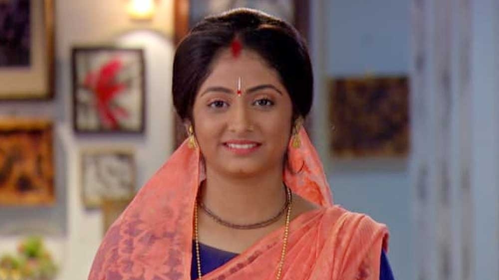 ধারাবাহিকের নায়িকা মানেই টুকটুকে ফর্সা, সে দিন গিয়েছে! ‘কৃষ্ণকলি’র জনপ্রিয়তা যে সে কথাই বলছে! শ্যামবর্ণা মেয়ের লড়াইয়ের গল্প ভরপুর ভালবেসেছেন ছোটপর্দার দর্শক। নায়িকা ‘শ্যামা’ও পরিবারের দায়িত্ব থেকে নাচ-গানের পেশা সামলে দিয়েছে সমান দক্ষতায়।