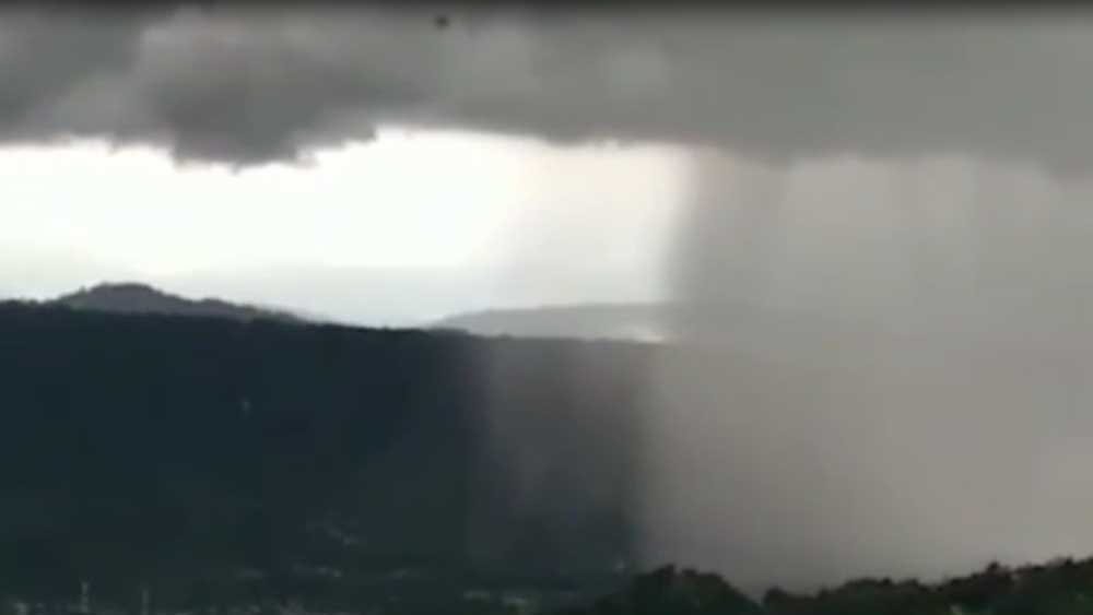 গরুবাথানে মেঘভাঙা বৃষ্টি।