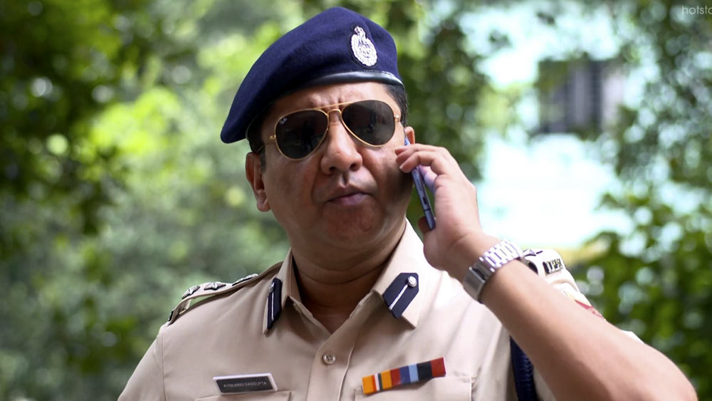 প্রসূন বন্দ্যোপাধ্যায়ের কথায়, “বাস্তবে পুলিশ, পর্দাতেও পুলিশ— তাতে এক রকম ভাবে অভিনয় করতাম।’’