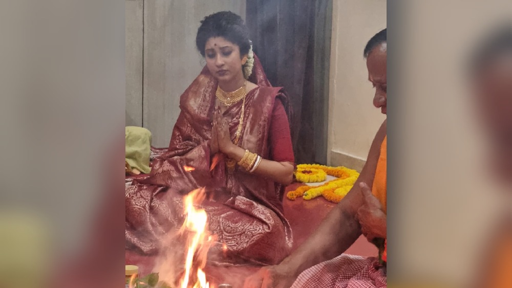 হোম-যজ্ঞ বিধায়কের বাড়ির পুজোর অঙ্গ। তবে ভোগে আমিষের ছোঁয়া থাকে না।
