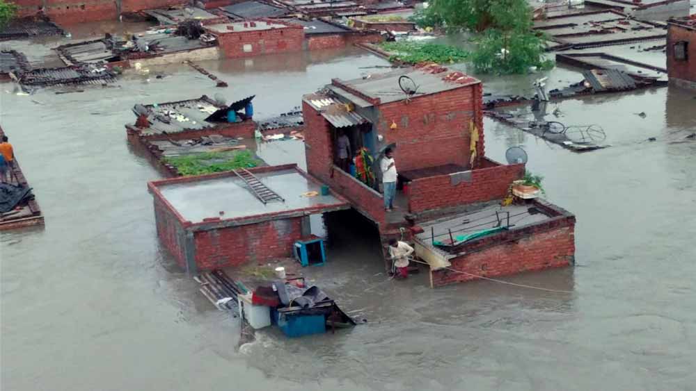 প্রবল বৃষ্টিতে জলের তলায় উত্তরাখণ্ড।