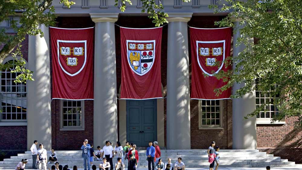 কোন বিশ্ববিদ্যালয় থেকে কত জন ধনকুবের ডিগ্রি নিয়ে পাশ করেছেন, তার ভিত্তিতে ১১টি বিশ্ববিদ্যালয়ের ওই তালিকার শীর্ষে রয়েছে হার্ভার্ড বিশ্ববিদ্যালয়। এই বিশ্ববিদ্যালয়ের ডিগ্রিধারী ২৯ জন ধনকুবের। আর ন্যূনতম ১১ জন ধনকুবের তৈরি করে একসঙ্গে নবম স্থানে রয়েছে কলম্বিয়া বিশ্ববিদ্যালয়, প্রিন্সটন বিশ্ববিদ্যালয় এবং ইউনিভার্সিটি অব ক্যালিফোর্নিয়া।