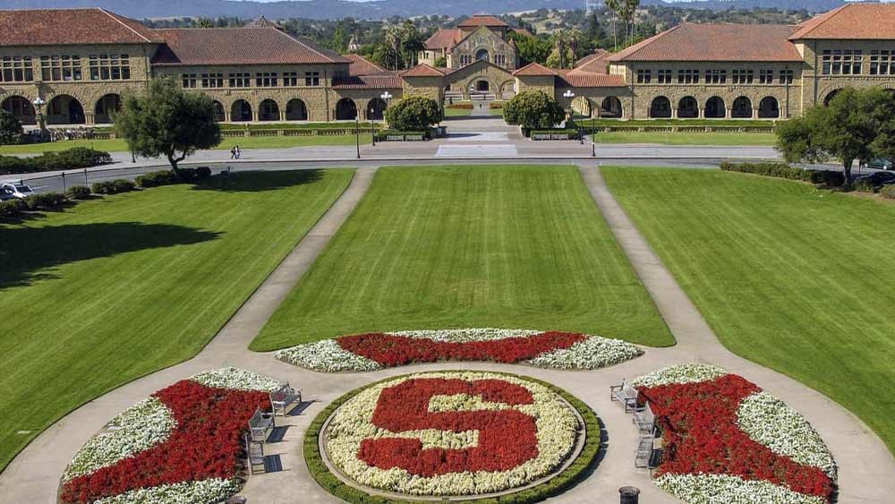 স্ট্যানফোর্ড বিশ্ববিদ্যালয়। ধনকুবের ছাত্র ২৮ জন দ্বিতীয় স্থানের জোড়া দাবিদার। এই বিশ্ববিদ্যালয়েরও ধনী ছাত্রের সংখ্যা ২৮। তবে স্ট্যানফোর্ডের বিশেষত্ব অন্যত্র। পরিসংখ্যান বলছে নতুন উদ্যোগপতি বেশি তৈরি করেছে স্ট্যানফোর্ড। ভারতীয় বংশোদ্ভূত আমেরিকান ধনকুবের বৈজু ভাটও স্ট্যনফোর্ডের ছাত্র। এ ছাড়া ডিজিটাল ব্যাঙ্ক নুবাক, ইয়াহু প্রতিষ্ঠাতা জেরি ইয়াংও স্ট্যানফোর্ডে পড়াশোনা করেছেন। এই বিশ্ববিদ্যালয়ের ধনকুবের ছাত্রদের মোট সম্পদের মূল্য ১২ হাজার ৪৪০ কোটি ডলার।