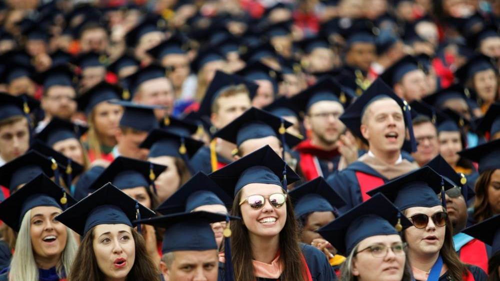 সম্প্রতি প্রকাশিত একটি তালিকায় দেখা গিয়েছে, বিশ্বের ২৭৫৫ জন ধনকুবেরের অধিকাংশেরই কোনও না কোনও বিশ্ববিদ্যালয়ের ডিগ্রি রয়েছে। তাঁদের বুদ্ধির বৃহস্পতিও নেহাৎ অবহেলা করার মতো নয়।