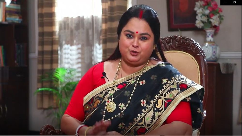 একই বক্তব্য পুটুপিসিরও। বাস্তবে সোহিনী সেনগুপ্ত পুজোর আগেই হারিয়েছেন মা স্বাতীলেখা সেনগুপ্তকে। এ বছর কোনও মণ্ডপে যাননি তাই। সেই অভাব মিটিয়ে দিয়েছে তাঁর কর্মস্থল। পর্দার পুটুপিসির দাবি, ষষ্ঠী থেকে নবমী চুটিয়ে উপভোগ করছেন।