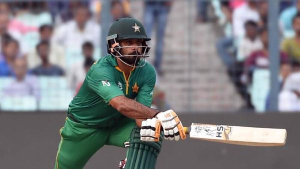 মহম্মদ হাফিজ: ডান হাতি ব্যাটার ও ডান হাতি স্পিনার। টি২০ ক্রিকেটে পাকিস্তানের হয়ে সর্বোচ্চ রানের মালিক হাফিজের অভিজ্ঞতা দলের সম্পদ। ভারতের বিরুদ্ধে বহু ম্যাচ খেলার অভিজ্ঞতা রয়েছে। দুবাইয়ের উইকেটে তাঁর স্পিন গুরুত্বপূর্ণ হয়ে উঠতে পারে।