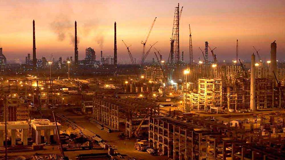 জামনগরে রিলায়্য়ান্সের তেল শোধনাগার।