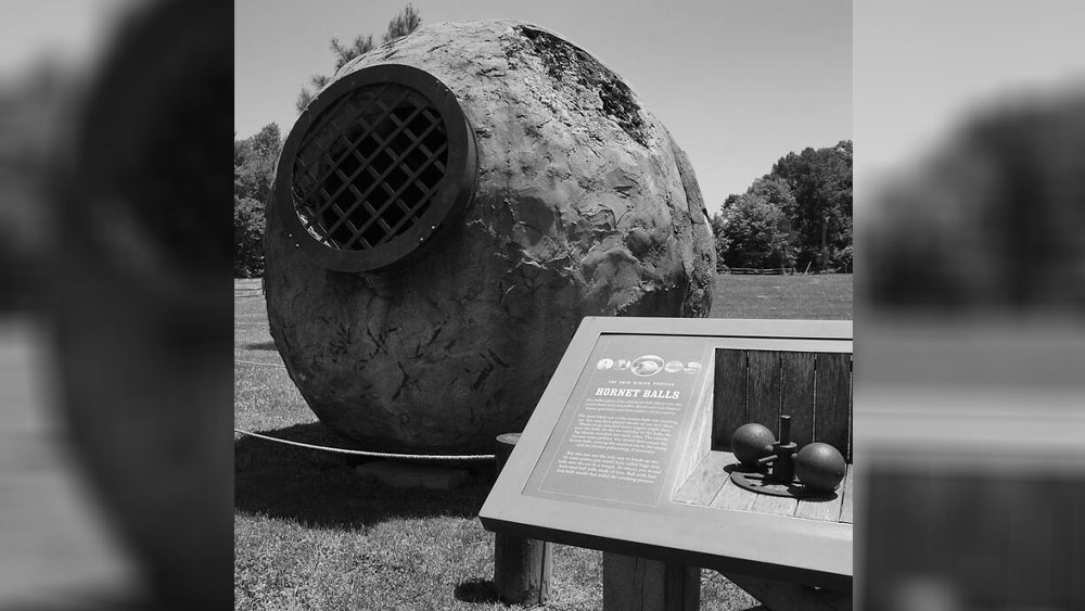 এর ভিন্ন মতও রয়েছে। কেউ কেউ মনে করেন, খনি থেকে উদ্ধার হওয়া পাথর-আকরিক বলের ভিতরে রেখে তার পর সেটিকে খুব জোরে ঘোরানো হত। এতে প্রয়োজনীয় বস্তু পাথর থেকে আলাদা হয়ে পড়ে। তা সহজেই সংগ্রহ করে নেওয়া যায়।