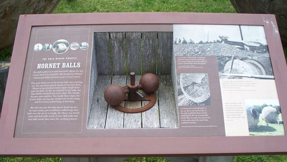 খনিতে এই বল দু’টির খোঁজ মেলার পর থেকেই বলের কাজ নিয়ে নানা মত প্রকাশ্যে এসেছে। অনেকের মত, খনির আকরিক গুঁড়ো করে সোনা আলাদা করতে কাজে লাগানো হত এগুলি। একটি দণ্ডের দু’পাশে বল দু’টি আটকানো হলে এটি যন্ত্রের মতো কাজ করত। ঘোড়া বা কোনও শক্তিশালী প্রাণীর সাহায্যে দণ্ড ঘুরিয়ে বল দু’টিকে পেষণ যন্ত্রের মতো ব্যবহার করা হত বলে মনে করা হয়।