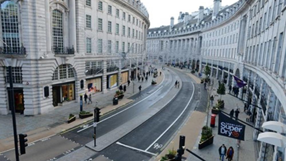 আসিফের বেশির ভাগ সময় এখন লন্ডনেই কাটে। তবে জন্মভূমিকে ভুলে যাননি তিনি। নিজের ব্যবসা দাঁড় করানোর পরই তাই ২০১৮ সালে তিনি কাশ্মীরে ফিরে আসেন। তরুণ প্রজন্মের মধ্যে তথ্যপ্রযুক্তি নিয়ে এগিয়ে চলার অনুপ্রেরণা জুগিয়ে চলছেন সেই দিন থেকেই। বিনামূল্যে পরামর্শ দেন তিনি।