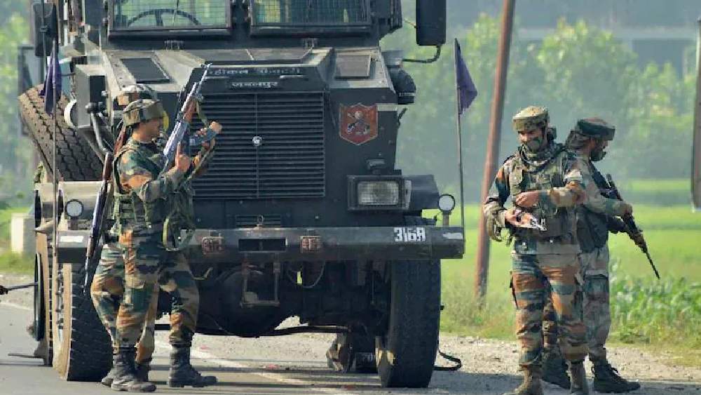 ভারতে প্রবেশকারী পাক মদতপুষ্ট জঙ্গিদের খোঁজে গত ১৪ দিন ধরে পুঞ্চ এবং সংলগ্ন এলাকায় তল্লাশি চালাচ্ছে পুলিশ এবং সেনার যৌথবাহিনী।