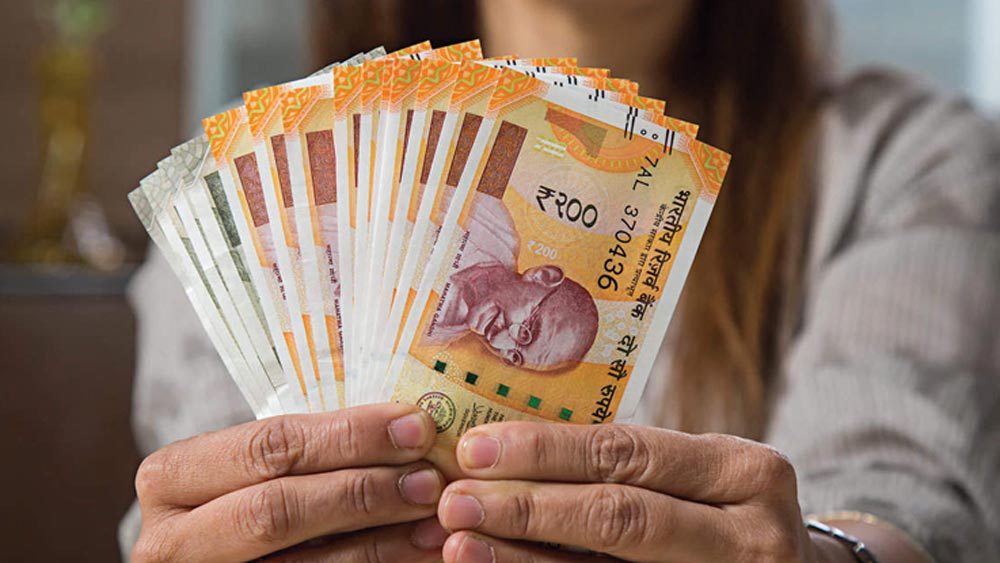 পুরো ন’মাসের জন্য কেউ যদি টিকিট কাটেন, তা হলে তাঁর খরচ হবে ৬৬ হাজার থেকে এক লক্ষ ১২ হাজার ডলারের মতো। ভারতীয় মুদ্রায় যা প্রায় ৫০ লক্ষ থেকে ৮৪ লক্ষ টাকা।