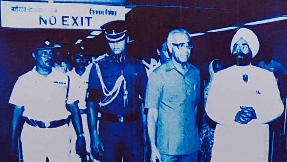 ওই বছরই কলকাতার মেট্রো দেখতে আসেন ভারতের তখনকার রাষ্ট্রপতি জৈল সিংহ।