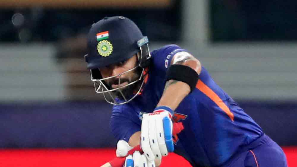 সরাসরি: অর্ধশতরান কোহলীর, পাকিস্তানের বিরুদ্ধে বিশ্বকাপে জ্বলে উঠলেন ভারত-নেতা