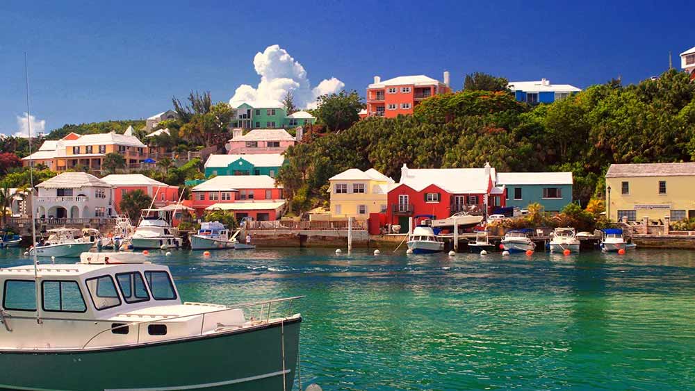 বাড়ির এই নক্সা বছরের পর বছর ধরেই অনুসরণ করে আসছেন সেখানকার বাসিন্দারা। ফলে ২০০ বছরের পুরনো বাড়ির পাশেই গড়ে ওঠা নতুন বাড়ির ছাদও একই রকম দেখতে। ওই দ্বীপের ১৬৮০ সালের বাড়িটিও দেখতে একই রকম। প্রতিটি বাড়ি এই নক্সায় গড়ে তোলাও বাধ্যতামূলক।