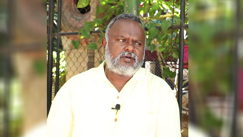 সংশোধনাগার থেকে ছাড়া পেয়ে নিজের জমানো টাকা দিয়ে একটি অটো কিনেছিলেন রাজা। সেই থেকেই তাঁর নাম হয় অটো রাজা। তবে অটো রাজা হিসাবে পরিচিতি পেয়েছেন আরও কিছু পরে। রাস্তায় পড়ে থাকা দুঃস্থদের পাশে দাঁড়ানো শুরু করার পর থেকে।