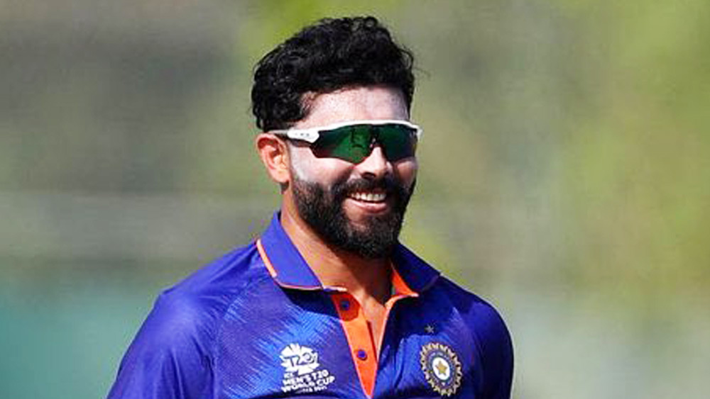 কিন্তু রবীন্দ্র জাডেজা বল করতে আসার পর জেতার জন্য পাকিস্তানের প্রয়োজনীয় রান রেট বেড়ে যায়। বিশেষ করে দ্বাদশ ওভারে মাত্র পাঁচ রান ওঠে। পাকিস্তানের প্রয়োজনীয় রান রেট প্রায় সাড়ে আটে পৌঁছে যায়।