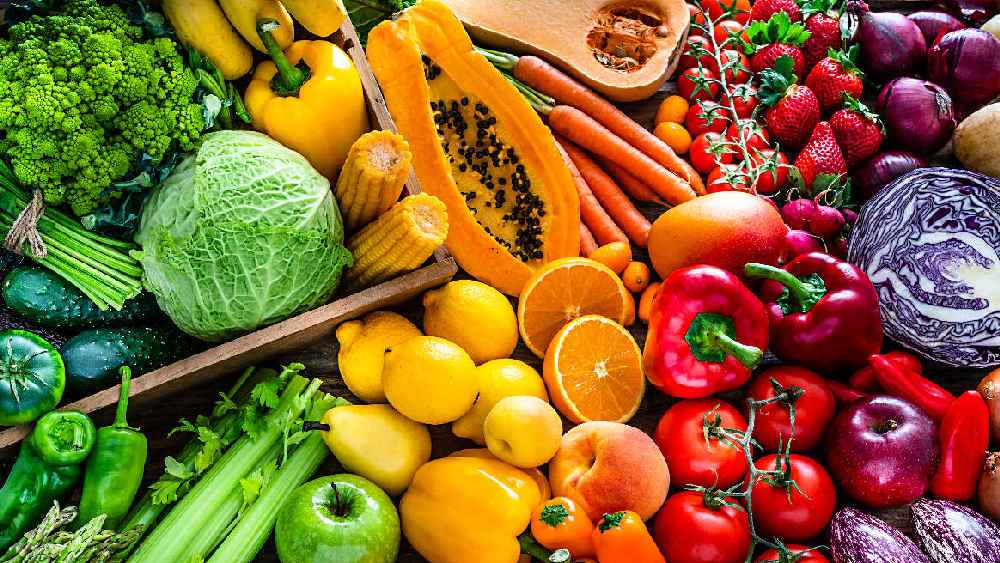 বিভিন্ন রঙের শাক-সব্জি খান প্রচুর পরিমাণে।