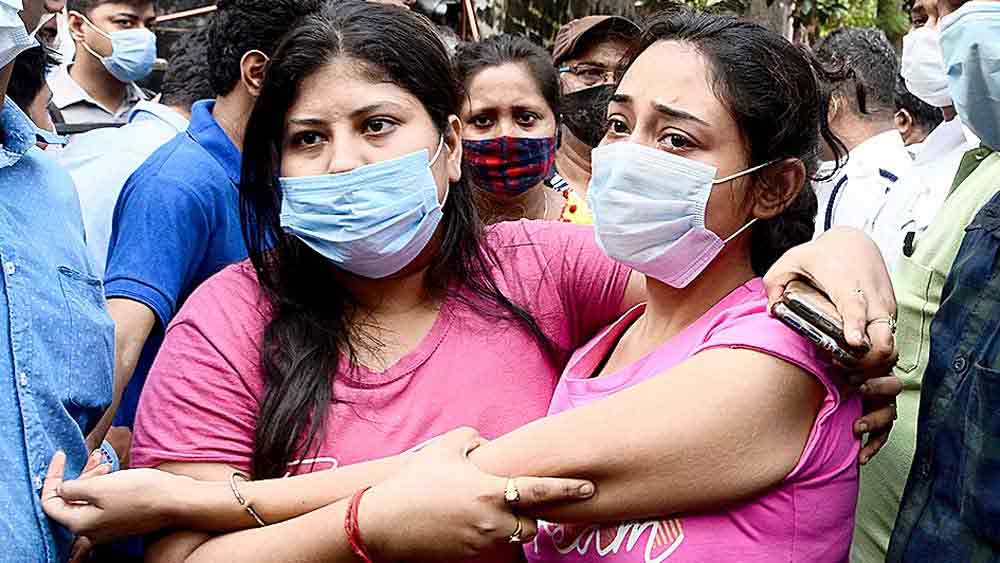 শোকার্ত শুভায়নের পরিবার। নিজস্ব চিত্র।