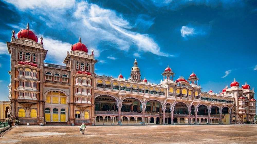 আলোর উৎসব দীপাবলি। অনেকেই এই সময়ে বেড়াতে যেতে চান অন্য শহরের আলোর উৎসব দেখার জন্য। 