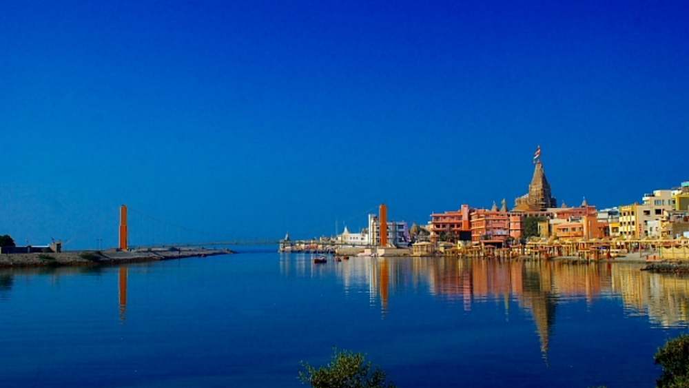 দ্বারকা: গুজরাতের এই শহরে দীপাবলি পালন হয়। প্রাচীন এক শহরে দীপাবলির আনন্দ নিতে চাইলে এখানে যেতে পারেন কেউ।