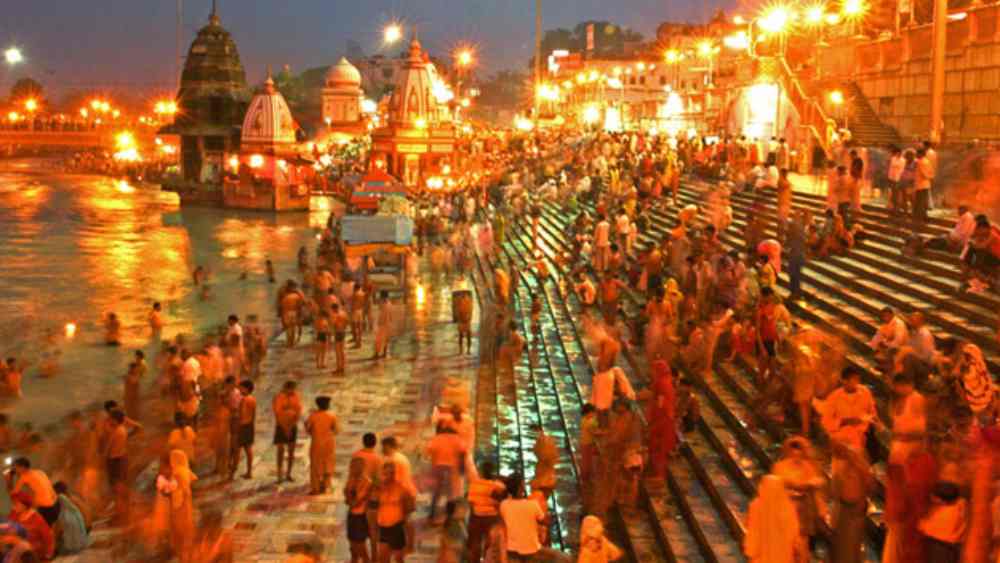 হরিদ্বার: উত্তরাখণ্ডের এই শহরে আলোর উৎসব জোরদার ভাবে পালিত হয়। যাঁরা পাহাড়ের নিরিবিলি পরিবেশ পছন্দ করেন, তাঁরা এখান থেকে ঘণ্টাখানেকেই চলে যেতে তেমন কোথাও।