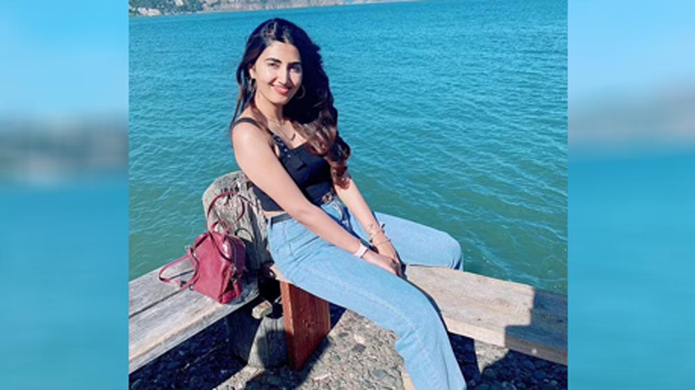 অঞ্জলির বাবা কে ডি রায়ট এবং মা নির্মলা। গত বছরই হিমাচল প্রদেশের সোলানে মা-বাবার বাড়িতে তিন-চার মাস কাটিয়ে গিয়েছিলেন অঞ্জলি। 