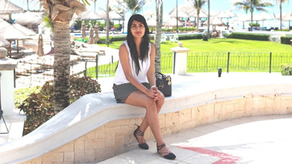 বিভিন্ন সংস্থার হয়েও ভিডিয়ো আপলোড করতেন। নেটমাধ্যমে বহু অনুগামী থাকায় সংস্থাগুলিই তাঁর ঘুরে বেড়ানো স্পনসর করত।