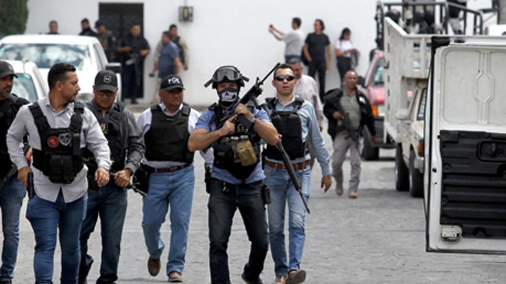 তিনি নেটমাধ্যমের অতি পরিচিত মুখ অঞ্জলি রায়ট (২৯)। সম্প্রতি মেক্সিকোর সেই ঘটনা অনেকেরই নজরে পড়েছে। সে দিন তিনি ছাড়াও নিহত হয়েছিলেন জেনিফার হেনজোল্ড নামে এক জার্মান নাগরিক। অঞ্জলির মৃত্যুর খবরে তাঁর অনুগামীরা শোকাহত হয়েছিলেন।