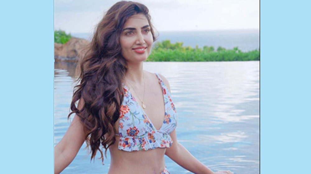 জন্মদিন পালনের জন্য স্বামীর সঙ্গে মেক্সিকোয় গিয়েছিলেন। সেখানকার একটি রেস্তরাঁয় মাদক কারবারিদের গুলিযুদ্ধের মাঝে পড়ে যান তিনি। এলোপাথাড়ি গুলি এসে লাগে গায়ে। জন্মদিনের মাত্র দু’দিন আগে মারা যান তিনি।