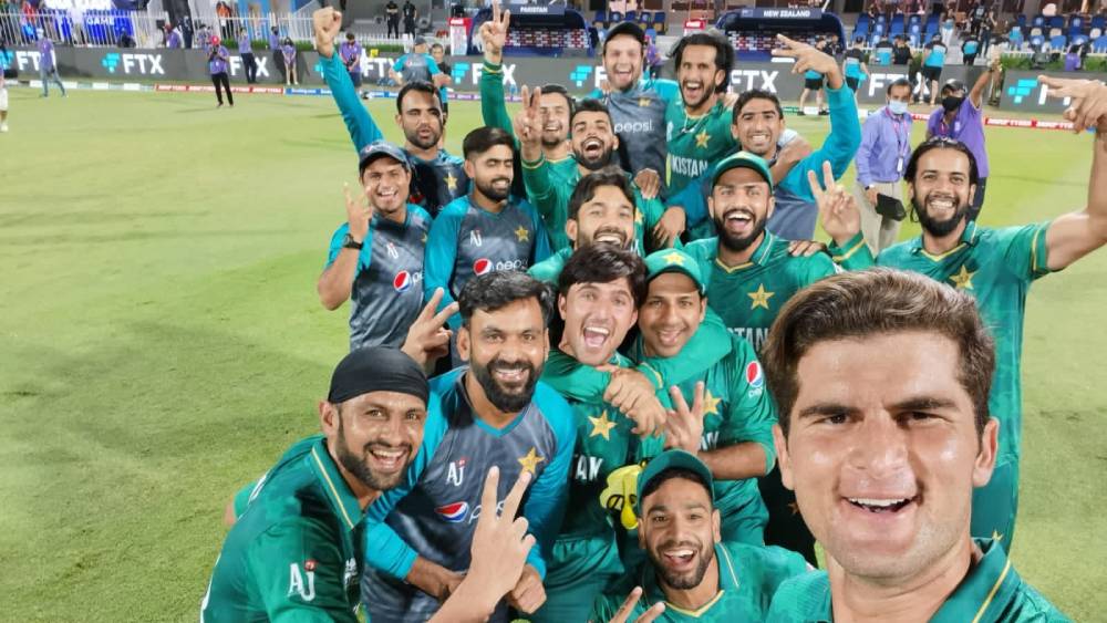 বিশ্বকাপে সাম্প্রতিক ব্যর্থতা ভুলতে চায় পাকিস্তান। তাই এ বার শুরু থেকেই অন্য রকম উদ্যম নিয়ে খেলতে নেমেছে তারা। পর পর দু’ম্যাচে সেই ছবিই দেখা গিয়েছে।