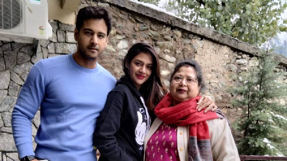 কাজের ফাঁকে লেন্সবন্দি হলেন যশ-নুসরত।