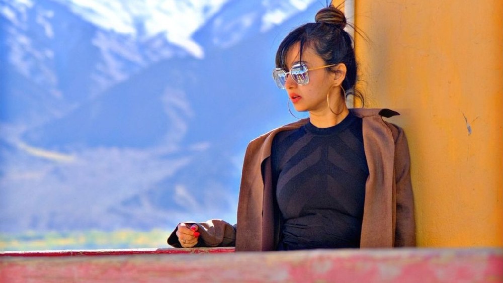 ‘মৌচাক’ ওয়েবসিরিজে শেষ দেখা গিয়েছে নায়িকাকে। কখনও বৌদ্ধ মঠে, কখনও প্যাংগং লেকে ছবি তুললেন মনামি।