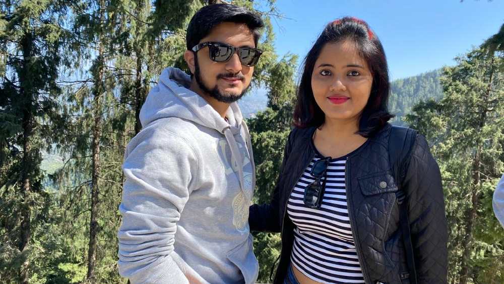 সিমলা কুলু মানালিতে সস্ত্রীক গিয়েছিলেন ‘রাণী রাসমণি’ ধারাবাহিকের রাঘব অমিতাভ দাস। এর আগে অমিতাভ অভিনয় করেছেন ‘আমি সিরাজের বেগম’-এ মোহনলালের চরিত্রে।