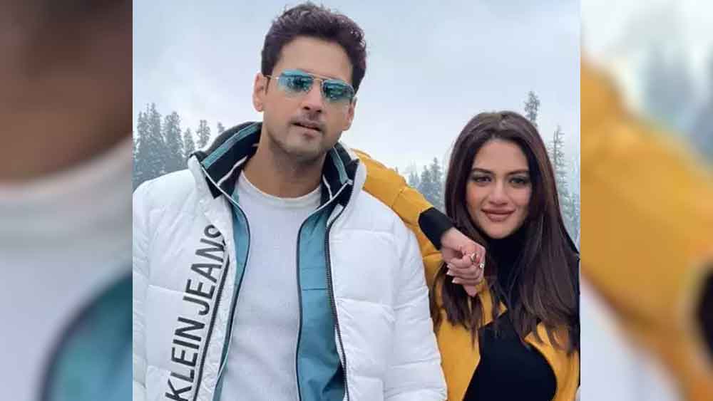 এক ঢিলেই অব্যর্থ নিশানায় মারলেন দুই পাখি। কাশ্মীরে এনা সাহার প্রযোজনায় আগামী ছবি ‘চিনে বাদাম’-এর  শ্যুটিং নয়, নুসরতের সঙ্গে এনার পরের ছবির গানের শ্যুট সেরে এলেন যশরত।