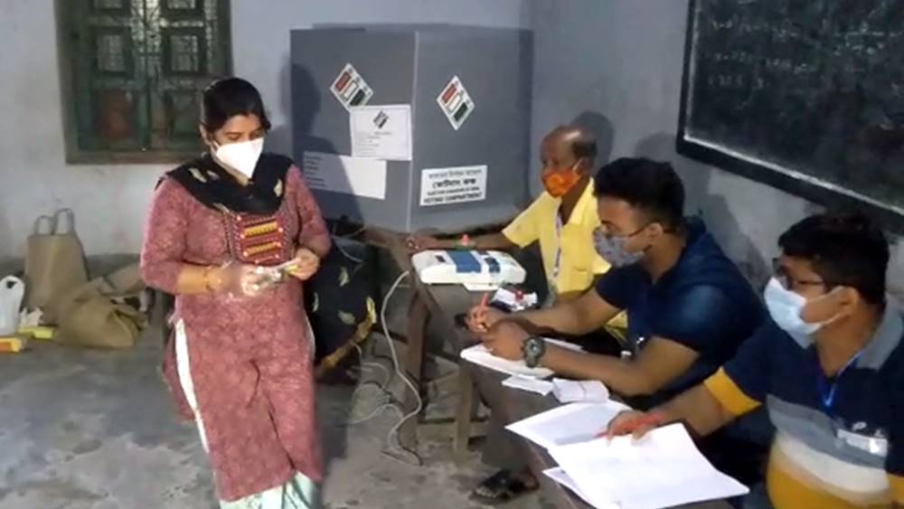 ভোট দিলেন নন্দিতা।