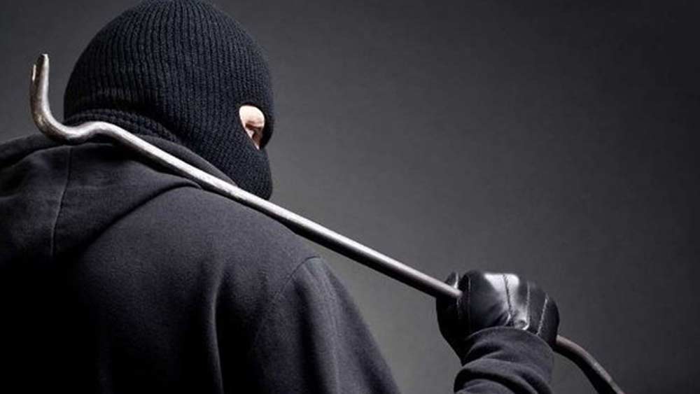 এটিকে অন্যান্য ‘সেক্স টয়’-এর সঙ্গে রেখে দিলে আরও নিশ্চিন্ত হতে পারেন পরিবারের লোকেরা। চোর একেবারেই সে দিকে যাবে না, মত তাঁর।