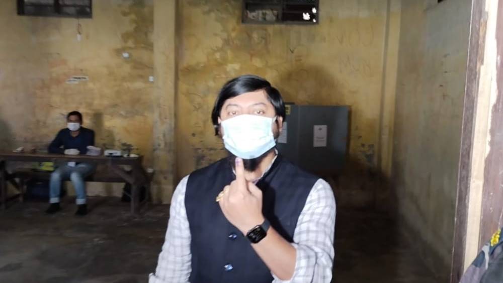 ভোট দেওয়ার পর নিশীথ।