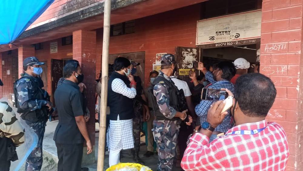 নিরাপত্তারক্ষীদের সঙ্গে বুথের বাইরে নিশীথ।