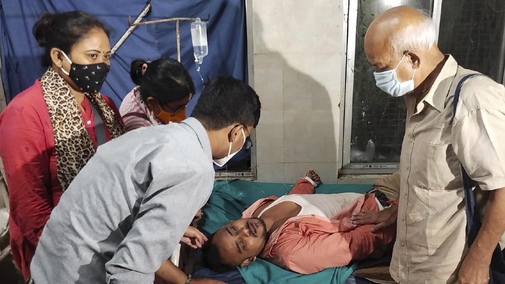 হাসপাতালে ভর্তি জখম বিজেপি কর্মী।
