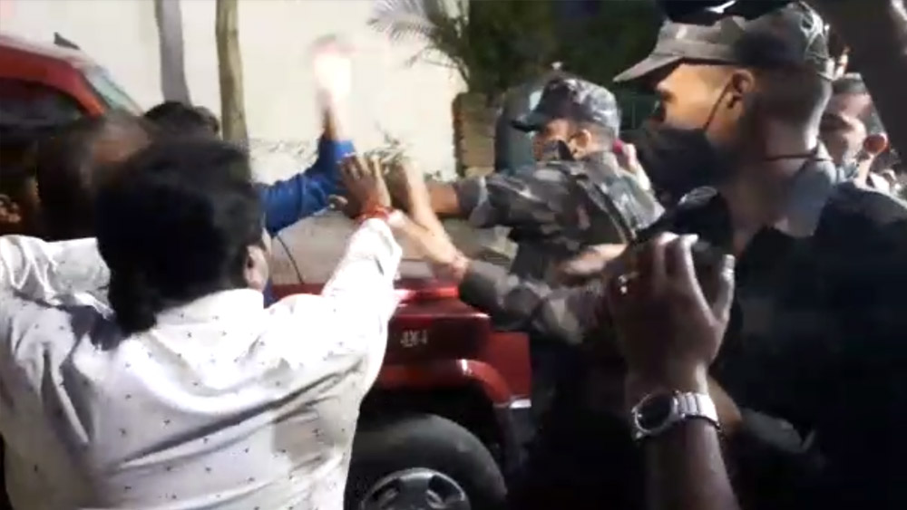 খড়দহে সম্মুখসমরে তৃণমূল-বিজেপি।