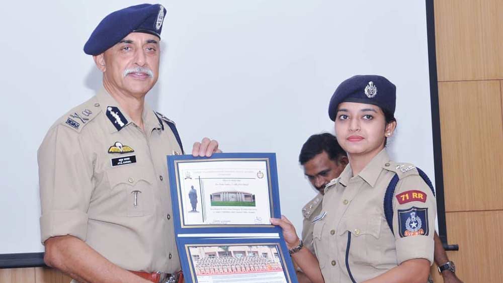 তিনি টিউশন করাতেন। এমটেকের খরচ সামলাতে রিসেপশনিস্টের কাজও করেন।