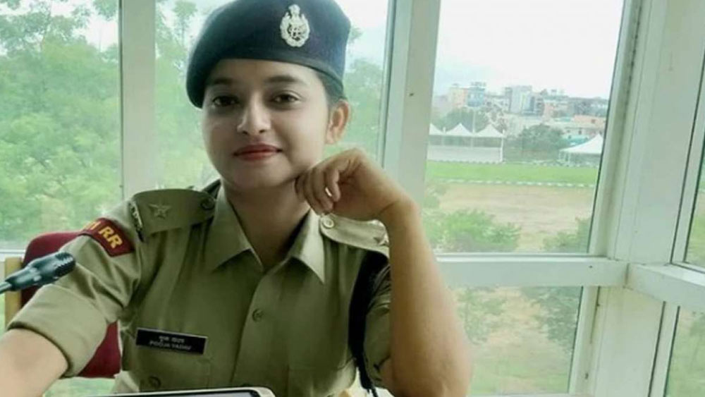 হরিয়ানার মধ্যবিত্ত পরিবারের মেয়ে পূজা। কঠোর পরিশ্রম এবং মেধার জোরে পেয়েছিলেন বিদেশে উচ্চপদস্থ চাকরি। গ্রামের সবাই তাজ্জব হয়ে গিয়েছিলেন তাঁর উত্থান দেখে। মা-বাবাকে গর্বিত করে পাড়িও দিয়েছিলেন বিদেশ।